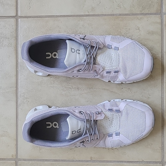 On Running Women's Athletic Shoes - Lily/frost - Picture 1 of 5